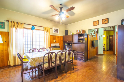 Imagen 18 de 30 de Casa 6 Ambientes Y Medio En Venta En Caseros Centro