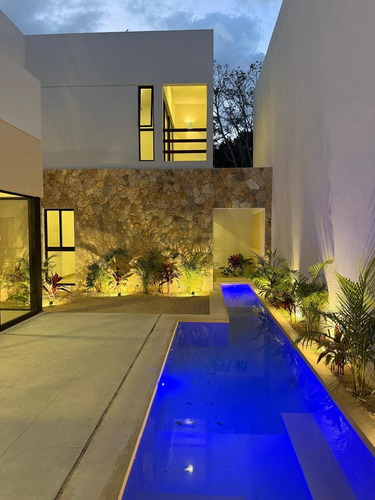 Casa En Venta En Exclusivo Desarrollo De Cholul, Merida.