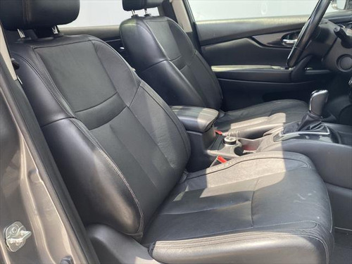 Nissan X-Trail 2.5 Exclusive 3 Row Cvt