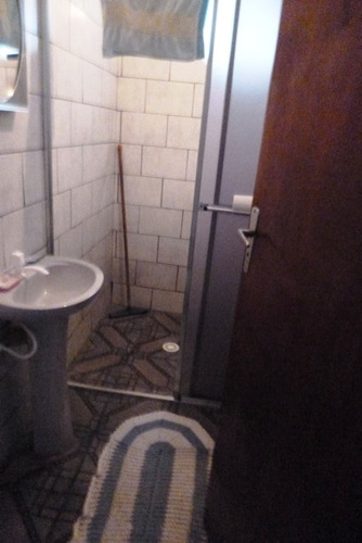 Imagem 6 de 10 de Casa A Venda Com 2 Dormitórios Em Sitio Cercado.