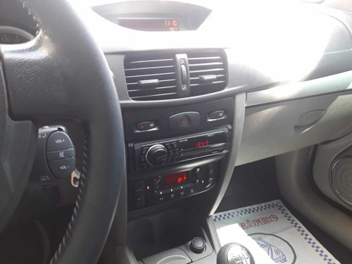 Imagem 4 de 8 de Renault Symbol 2011 1.6 16v Privilège Hi-flex 4p