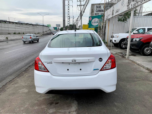 Imagen 13 de 15 de Nissan Versa 2015 1.6 Exclusive Navi At