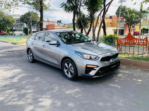 Imagen 4 de 15 de Kia Forte 2.0 Hb Ex Mt 2020
