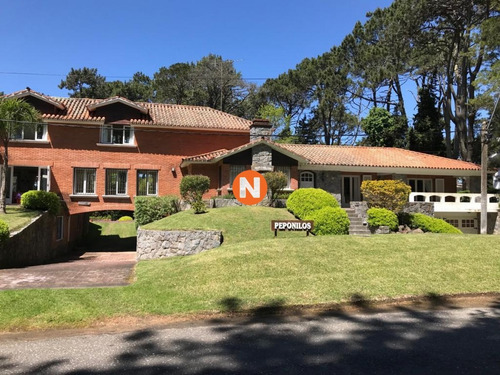 Oportunidad, Casa En Venta, Golf, Punta Del Este, 6 Dormitorios.- Ref: 206771
