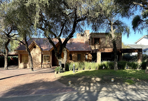 Casa En Venta Lomas De La Carolina Dormitorios En Planta Baja