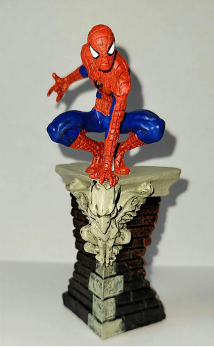 Figura De Plomo - Spiderman Sobre Gárgola - Marvel Especial