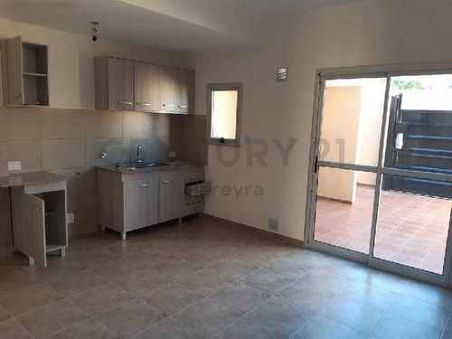 Imagen 4 de 18 de 133 Entre 70 Y 71 . Duplex En Venta, Los Hornos.-