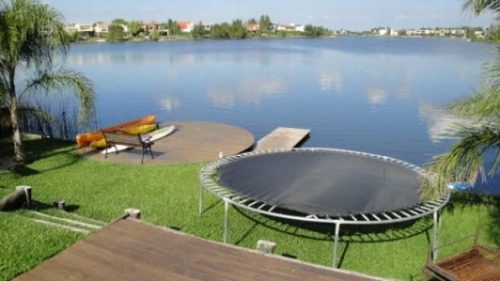 Imagen 7 de 26 de Excelente Casa Al Lago En Santa Bárbara. Muy Buena Calidad De Construccion!