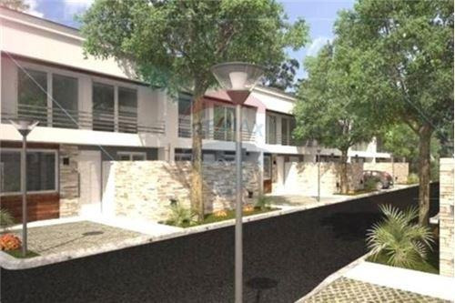 Duplex Tipo Casa 4 Amb. C/pileta Los Robles Pilar