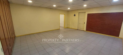 Gran Local En Av. Andrés Bello | Ubicación Privile...