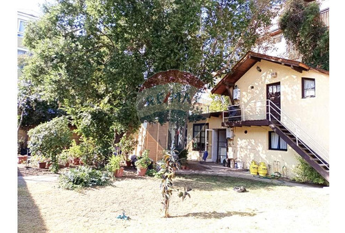 Excelente Casa Con Amplio Terreno Plaza Ñuñoa