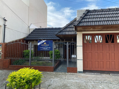 Casa Con Galpón Y Cochera De 5 Ambientes En Venta