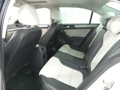 Volkswagen Jetta 2.5 Sportline Tiptronic At