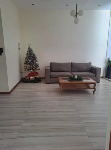 Ph En Alquiler - 3 Dormitorios 2 Baños - 400mts2 - Lanús