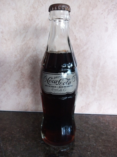 Imagen 1 de 7 de Botella Conmemorativa 100años Coca Cola Para Colección