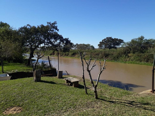 Imagen 6 de 12 de Quinta Sobre El Río Con Bajada De Lancha