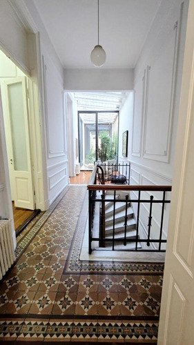 Exclusiva Residencia En San Telmo Con Local Comercial