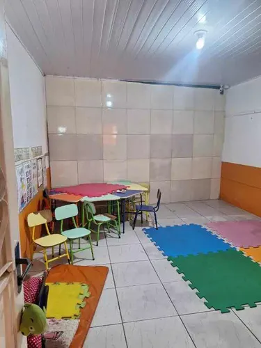 Imóvel Enorme Em Rua Asfaltada No Topo Do Bairro.