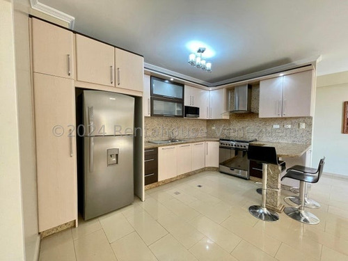 Apartamento En Venta En La Urbanización San Jacinto Maracay  Piso 1 Remodelado Y Equipado Holder 24-21546