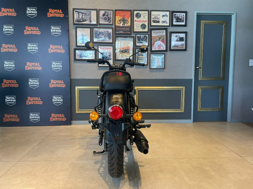 Imagen 7 de 25 de Royal Enfield Classic 350 Dark Stealth Black