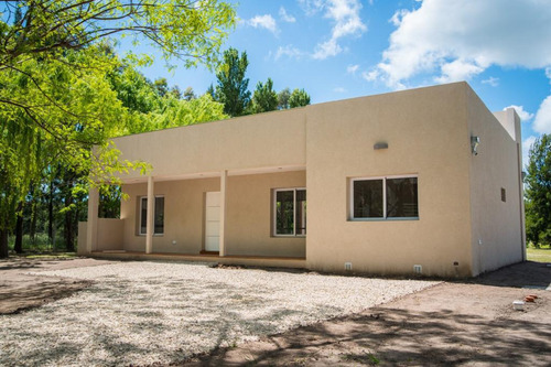 Casa En Venta - 2 Dormitorios 1 Baño - 1.144mts2 - Posadas De Los Lagos, Coronel Brandsen