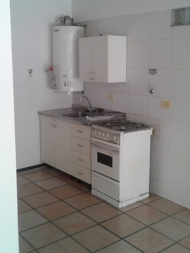 Amplio Departamento En Lo Mejor De Colegiales De 1 Ambiente De 36 M2 Con Terraza De 24m2, Sol