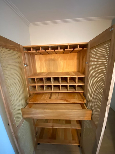 Bar Madera Nativa Con Puertas Juncos