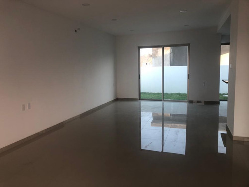Imagen 2 de 20 de Lomas De La Rioja, Casa En Venta Con Recámara Eh Planta Baja Y Roof Garden Con Espectacular Vista