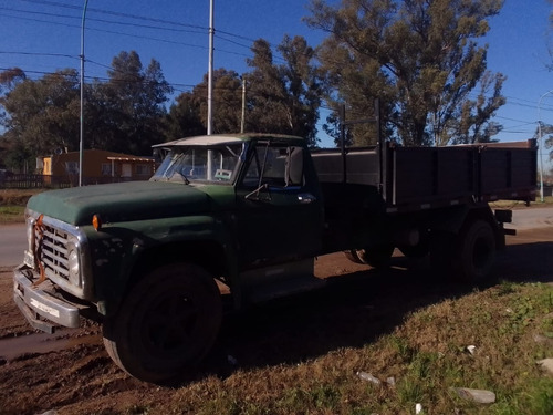 Imagen 1 de 8 de Ford 7000