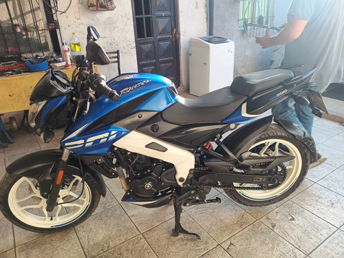 Rouser Ns 200