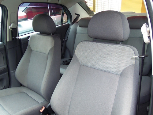 Volkswagen Voyage Trend 1.6 (flex) 2010