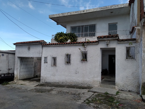 Se Vende Casa 524m2 5h/ 3b/ 6pe Km 12 Del Junquito