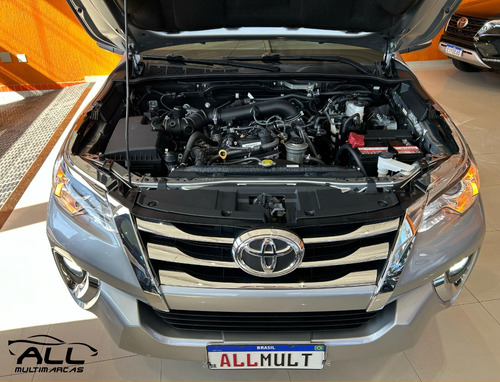 Toyota Hilux SW4 2.7 SR 7 LUGARES 4X2 16V FLEX 4P AUTOMÁTICO