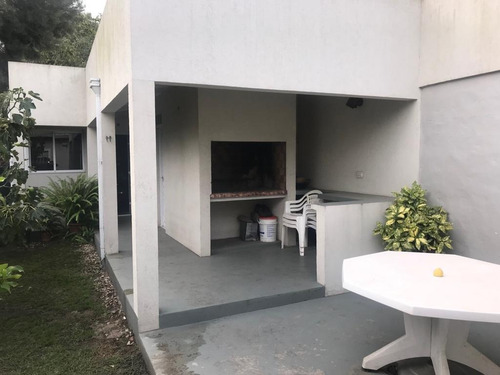 Venta Chalet Con Detalles De Confort - Oportunidad