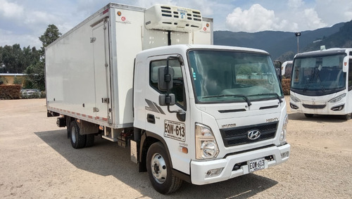Imagen 3 de 11 de Hyundai Ex100 Cabinado