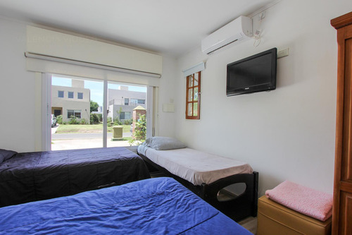 Venta De Casa 5 Ambientes En Banco Provincia - Zona Golf, Moreno