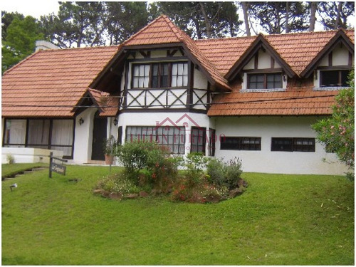 Residencia En Alquiler Anual- Ref: 863