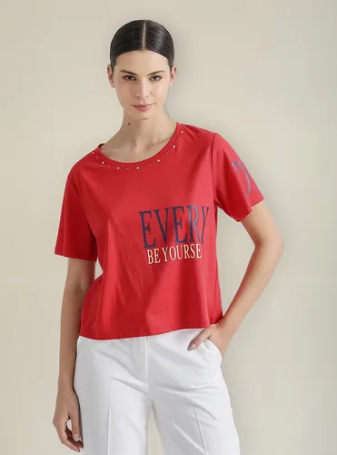 Polera Aplicación Tachas Y Estampado Texto, Rojo Liola