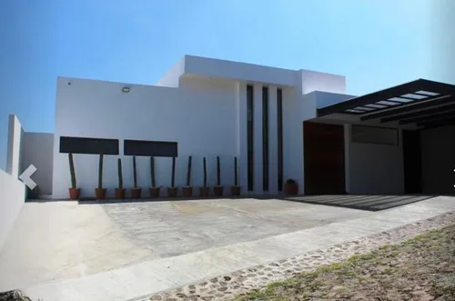 Venta De Residencia En Vista Real Country Club, Corregidora