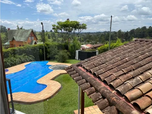 Casa Independiente En Rionegro Con Piscina Y Jacuzzi Para La Venta