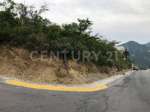 Terreno En Venta En Col. Sierra Alta 9 Sector En Carretera Nacional