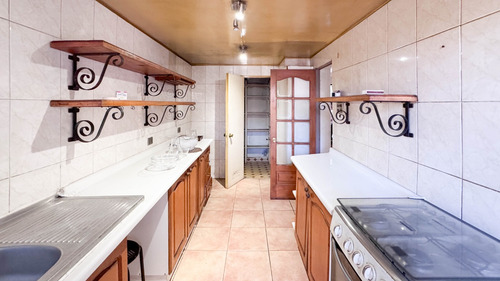 Seduce El Precio. 5 Dormitorios, Condominio Cerrado.
