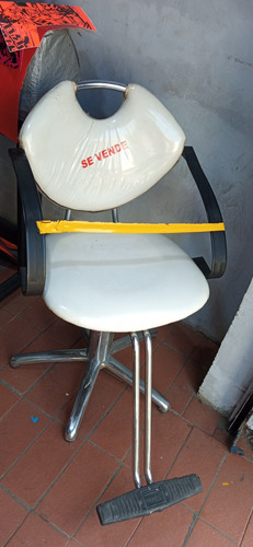 Imagen 1 de 5 de Sillas De Peluquería Barberia Modelo Ginebra