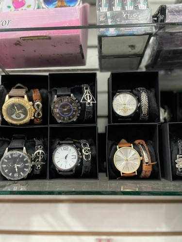 Imagen 4 de 5 de Relojes Con Pulsera En Caja