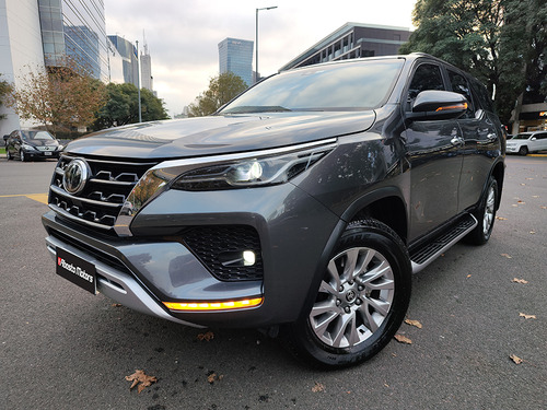 Imagen 3 de 20 de Toyota Hilux Sw4 2023 Srx 4x4 At 7 Asientos Abasto Motors