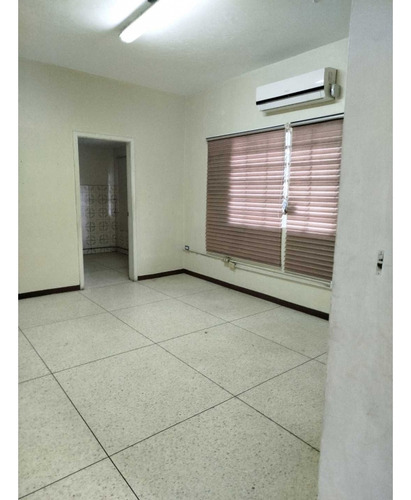 Alquiler Planta Alta En Casa Comercial 200m2 La Carlota 4706