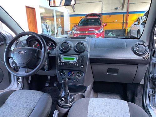Imagen 13 de 24 de Ford Fiesta Max 1.6l Edge Plus 2013
