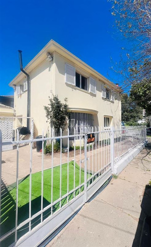 Casa En Venta De 3 Dorm. En Viña Del Mar