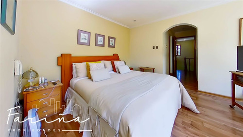 Casa En Arriendo De 5 Dorm. En La Reina