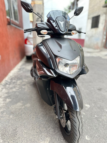 Yamaha Ray Zr 125 2025 Color Negra Con 9000 Km En Excelentes